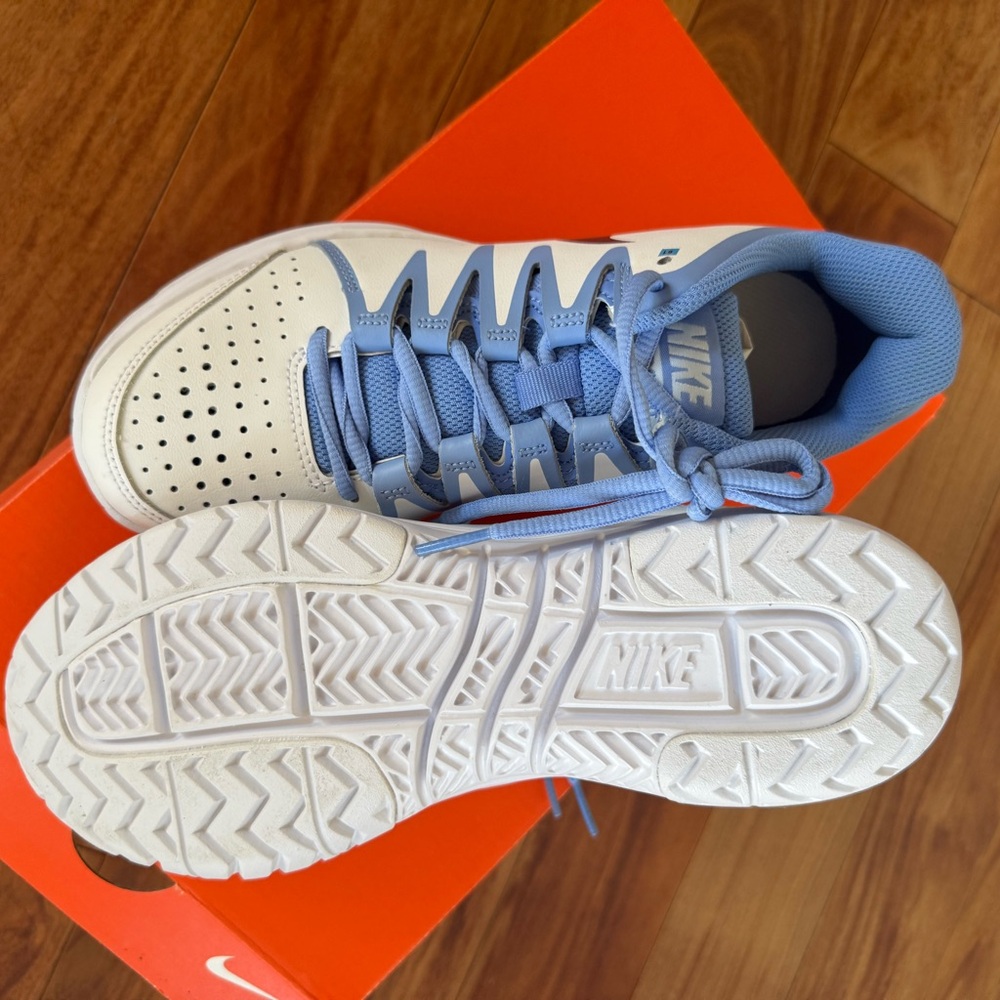 Nike Women's Vapor Court Shoes in Blue and White - Picture 3 of 7